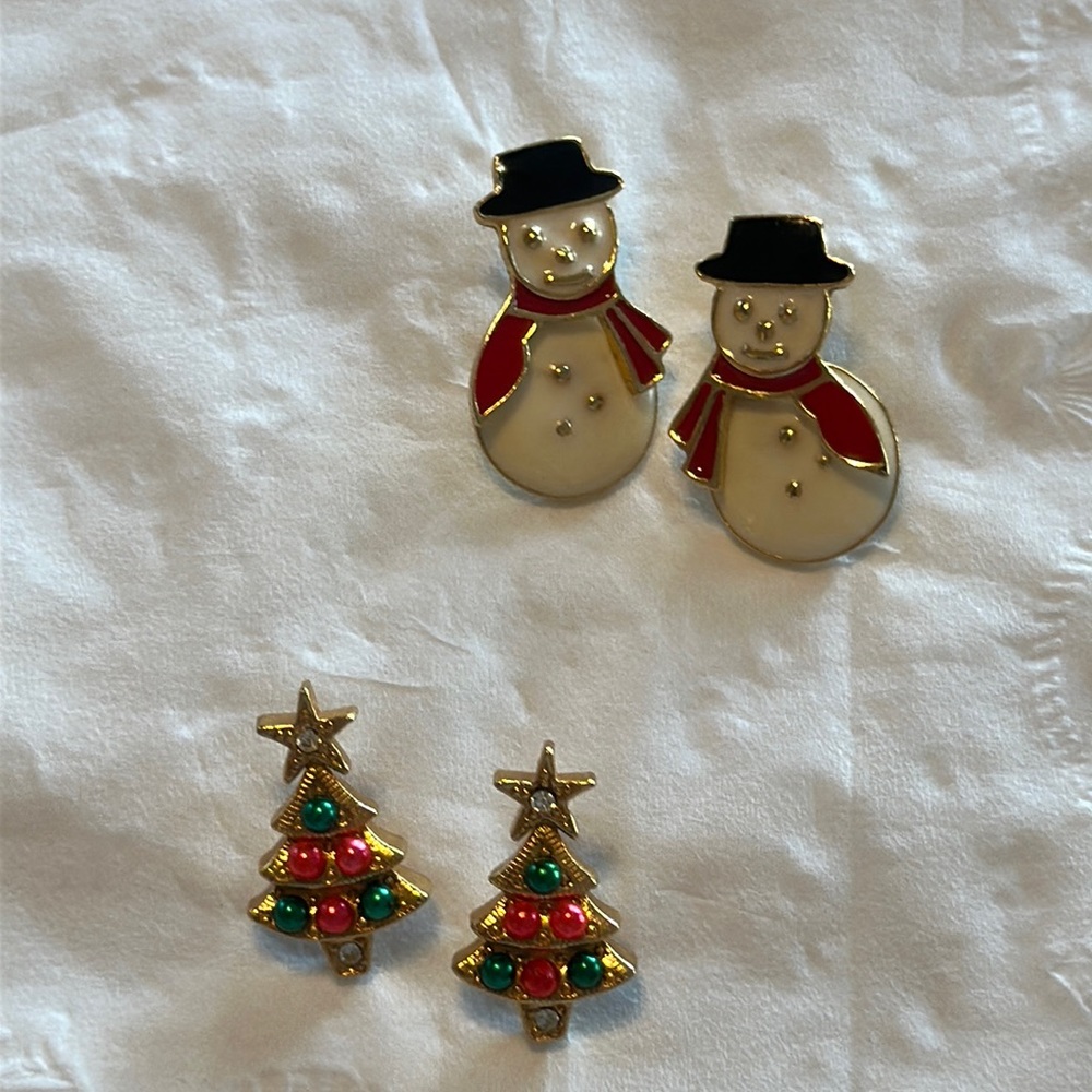 Avon vintage snowman and Christmas tree earrings